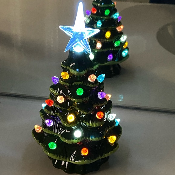 Mini light up tree - Picture 1 of 2